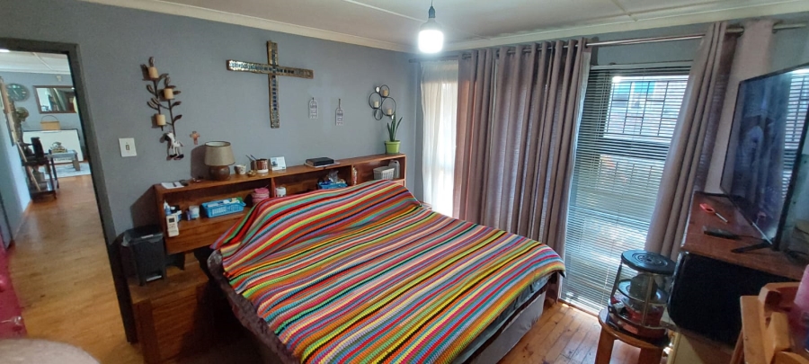 6 Bedroom Property for Sale in Paradise Beach Eastern Cape